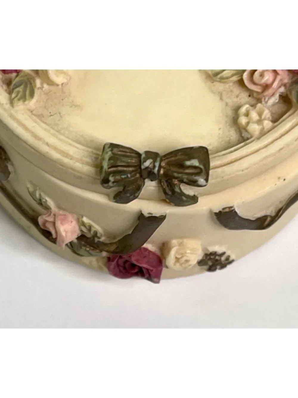 Vintage Dezine Hand Painted Resin Trinket Box Raised Floral 1993 Cake Style